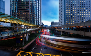 คอนโดติด BTS / MRT: ค้นหาโครงการคุณภาพ ทำเลทอง ใกล้รถไฟฟ้า (อัปเดต 2025)